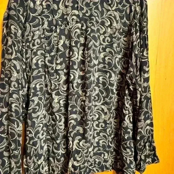 CJ Banks 1X blouse, black & tan. - Picture 4 of 9